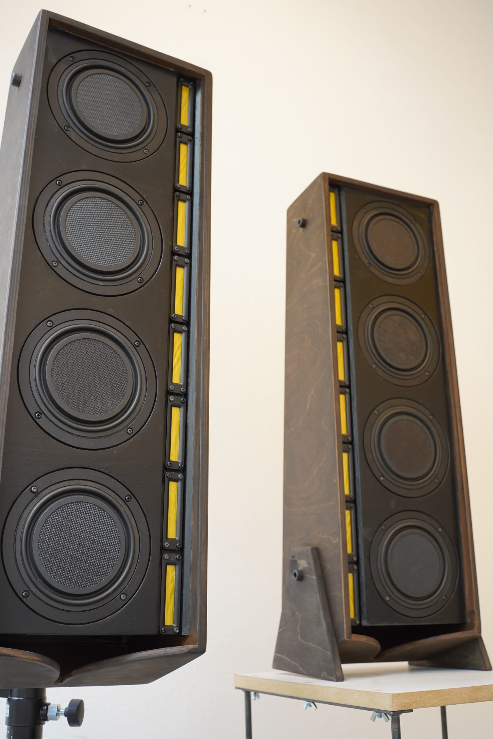 Characteristics of Flat Diaphragm speaker and Conventional Cone speaker